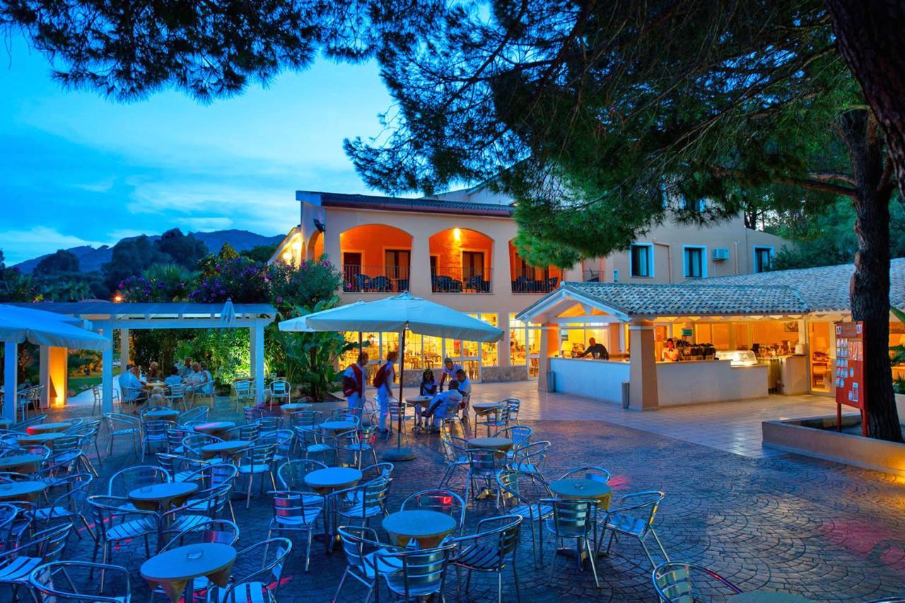 Amareclub Rocca Dorada Santa Margherita di Pula Exterior foto