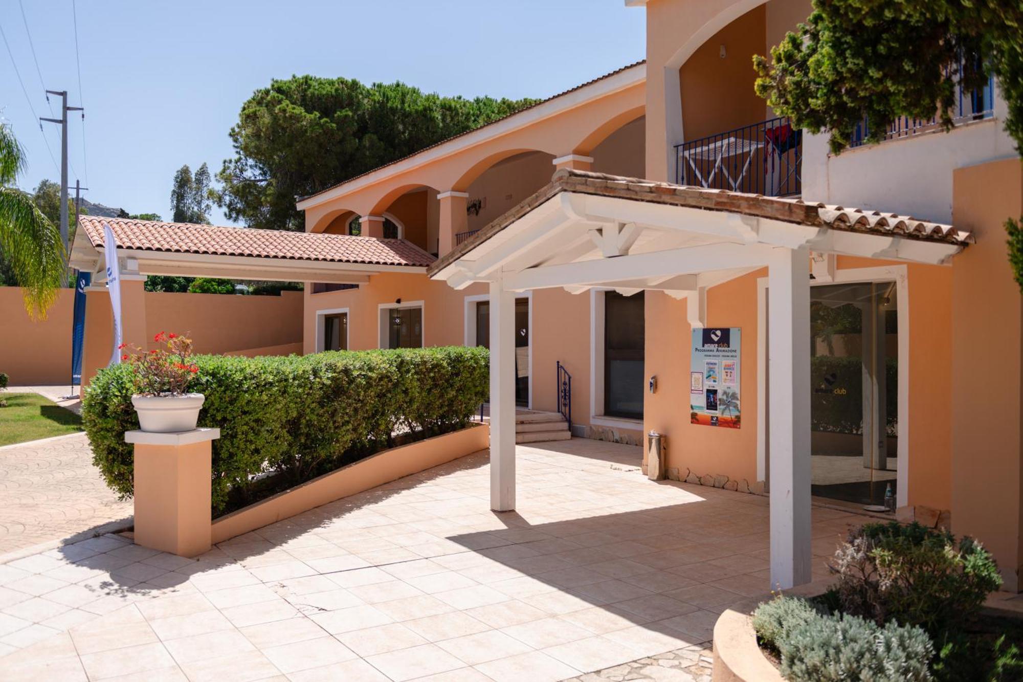 Amareclub Rocca Dorada Santa Margherita di Pula Exterior foto